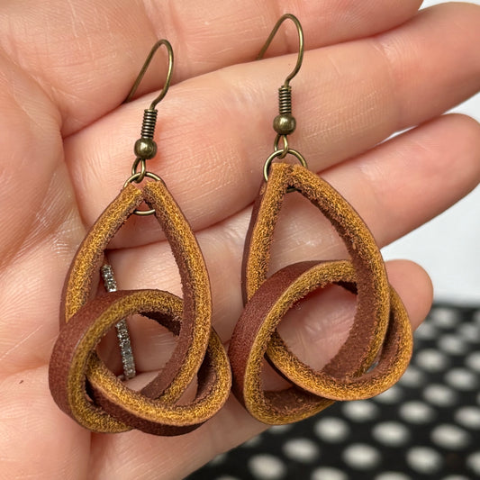 Chestnut Trinity Knot Earrings |The Oak & Grey