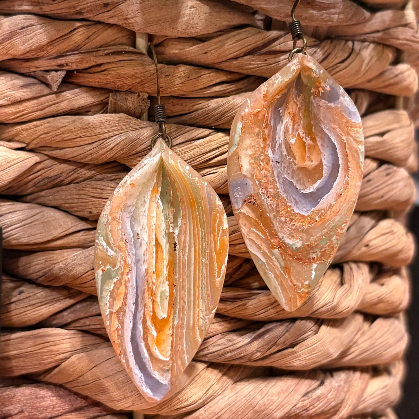Pinched Leaf Agate Dangle | The Oak & Grey