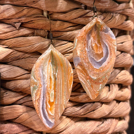 Pinched Leaf Agate Dangle | The Oak & Grey