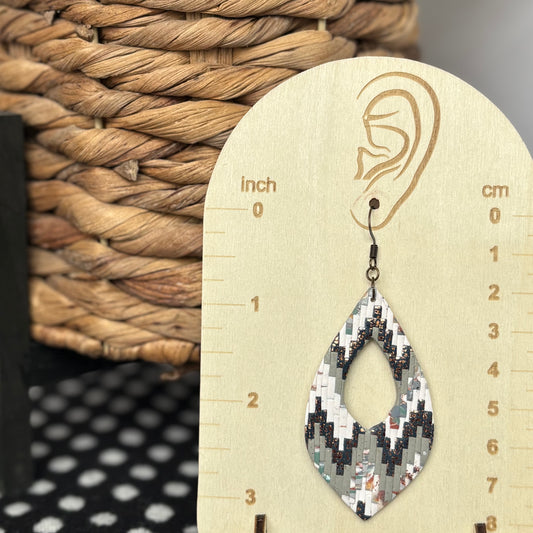 Wanderlust Dangle Earrings | The Oak & Grey