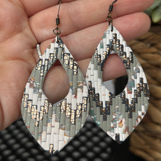Wanderlust Dangle Earrings | The Oak & Grey