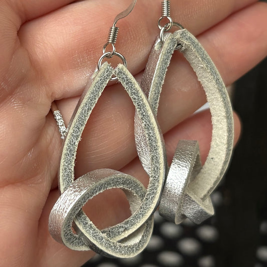 Silver Trinity Knot Earrings |The Oak & Grey