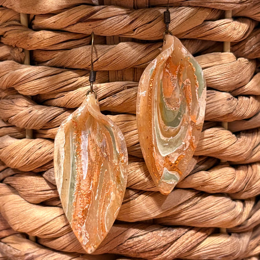 Pinched Leaf Agate Dangle Earrings | The Oak & Grey