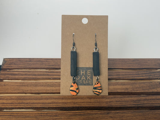 Mini Teardrop Tiger Bar Dangle Earrings | The Oak & Grey