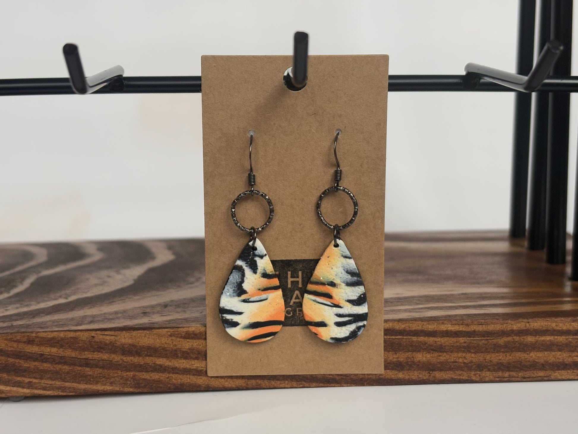 Tiger Etched Ring Dangle Earrings | The Oak & Grey